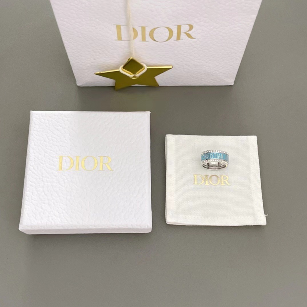 詳細な写真と価格については私に連絡してください。