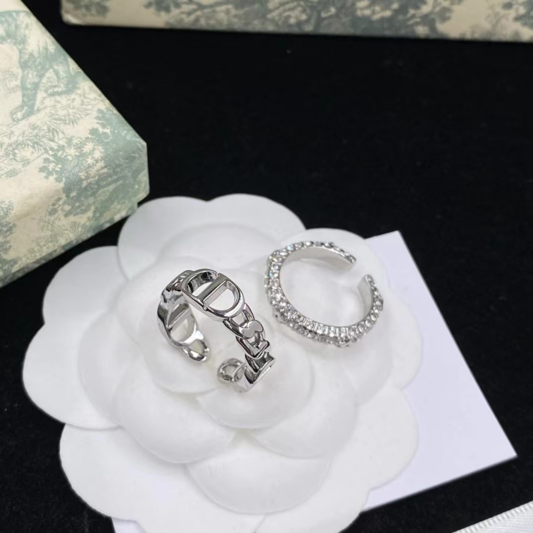 詳細な写真と価格については私に連絡してください。