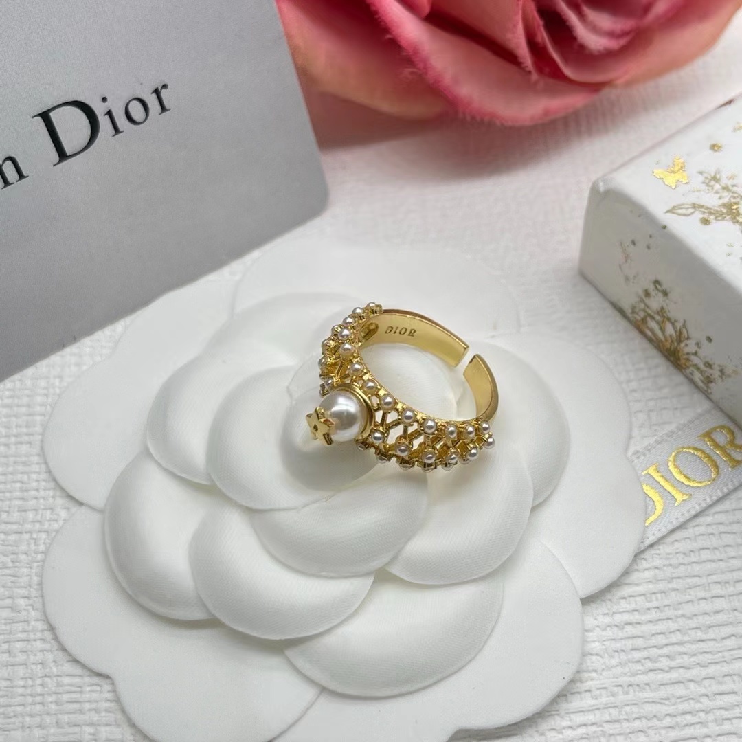 詳細な写真と価格については私に連絡してください。