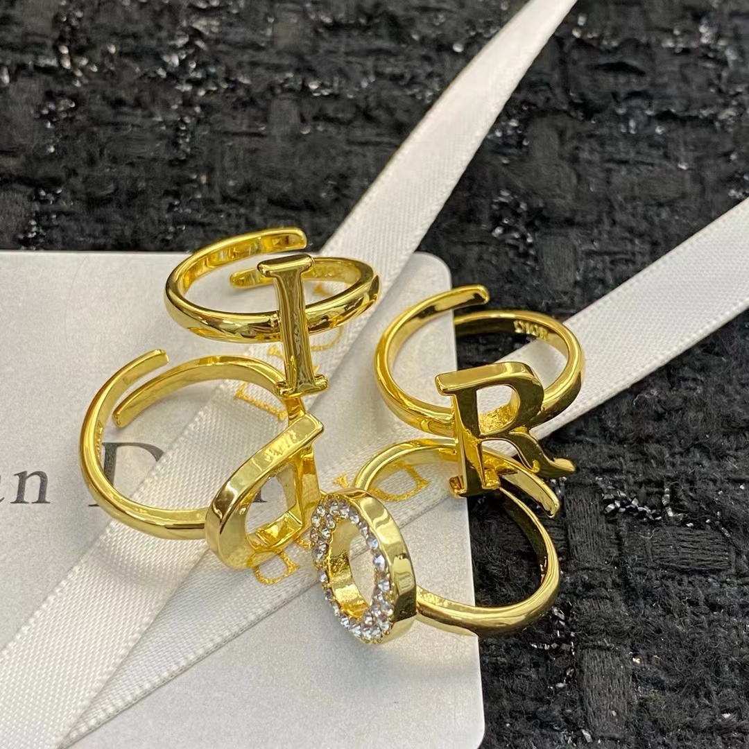 詳細な写真と価格については私に連絡してください。