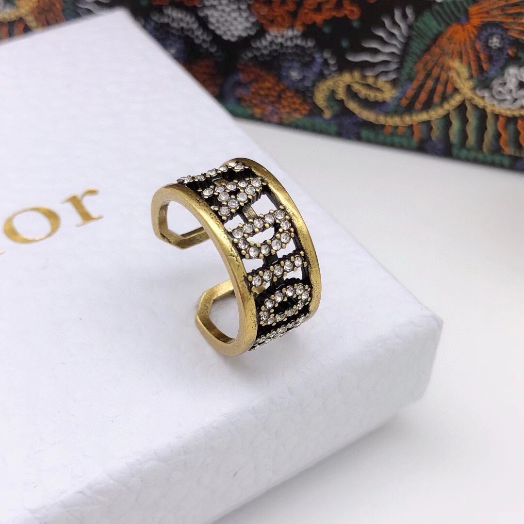 詳細な写真と価格については私に連絡してください。