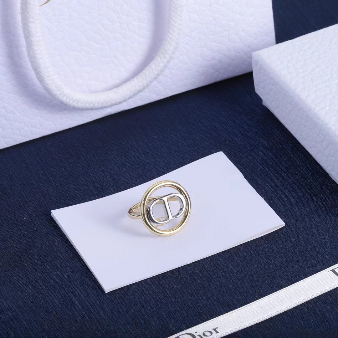 詳細な写真と価格については私に連絡してください。