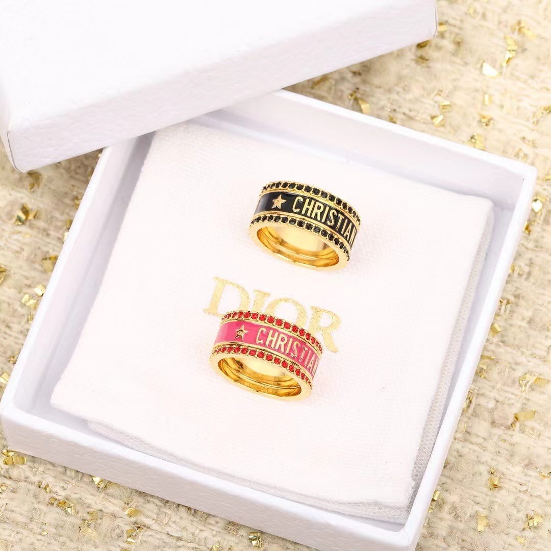 詳細な写真と価格については私に連絡してください。