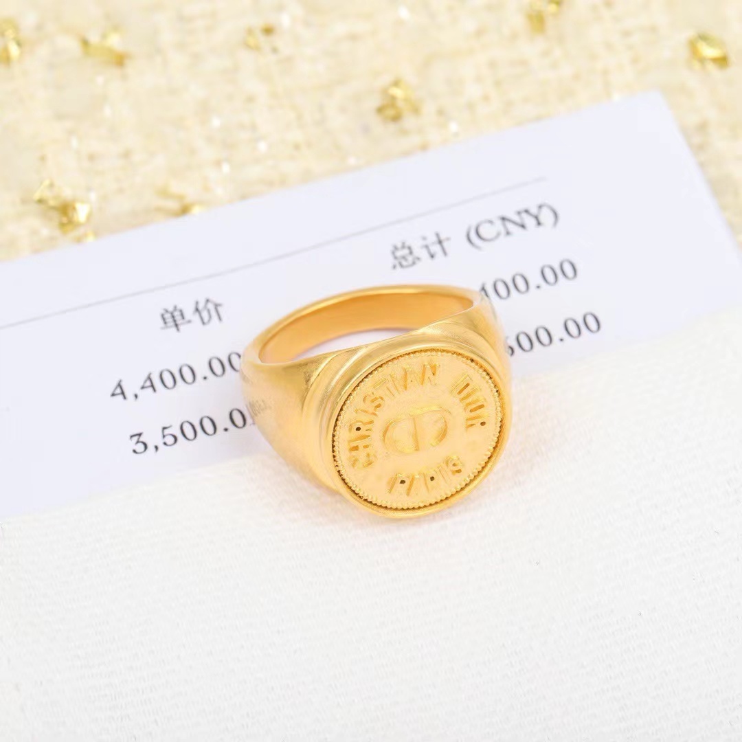 詳細な写真と価格については私に連絡してください。