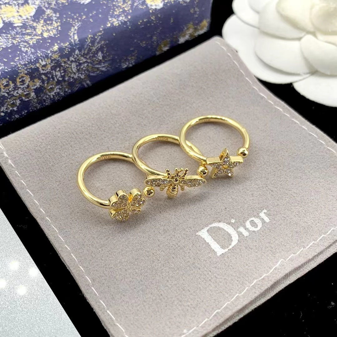 詳細な写真と価格については私に連絡してください。