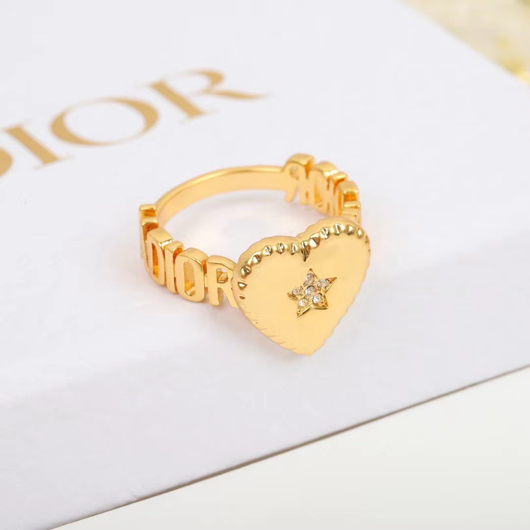 詳細な写真と価格については私に連絡してください。