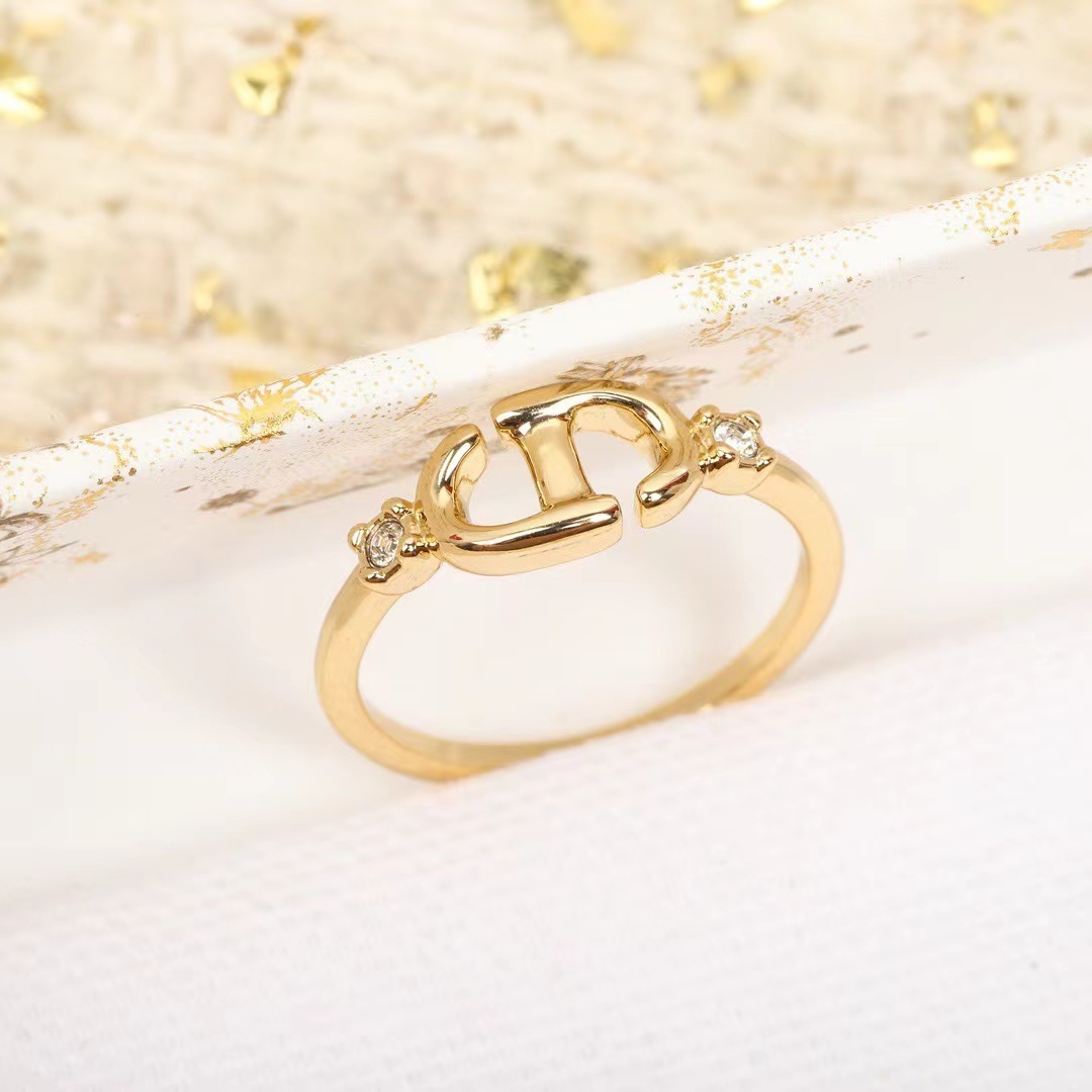 詳細な写真と価格については私に連絡してください。