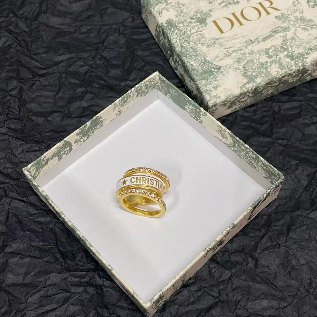 詳細な写真と価格については私に連絡してください。