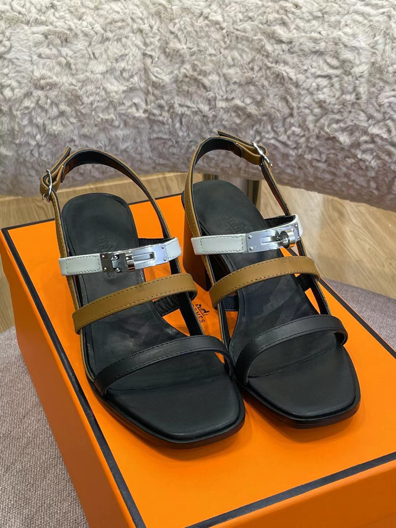 詳細な写真と価格については私に連絡してください。