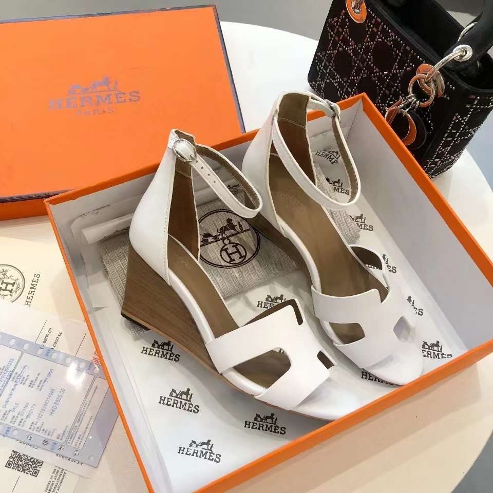 詳細な写真と価格については私に連絡してください。