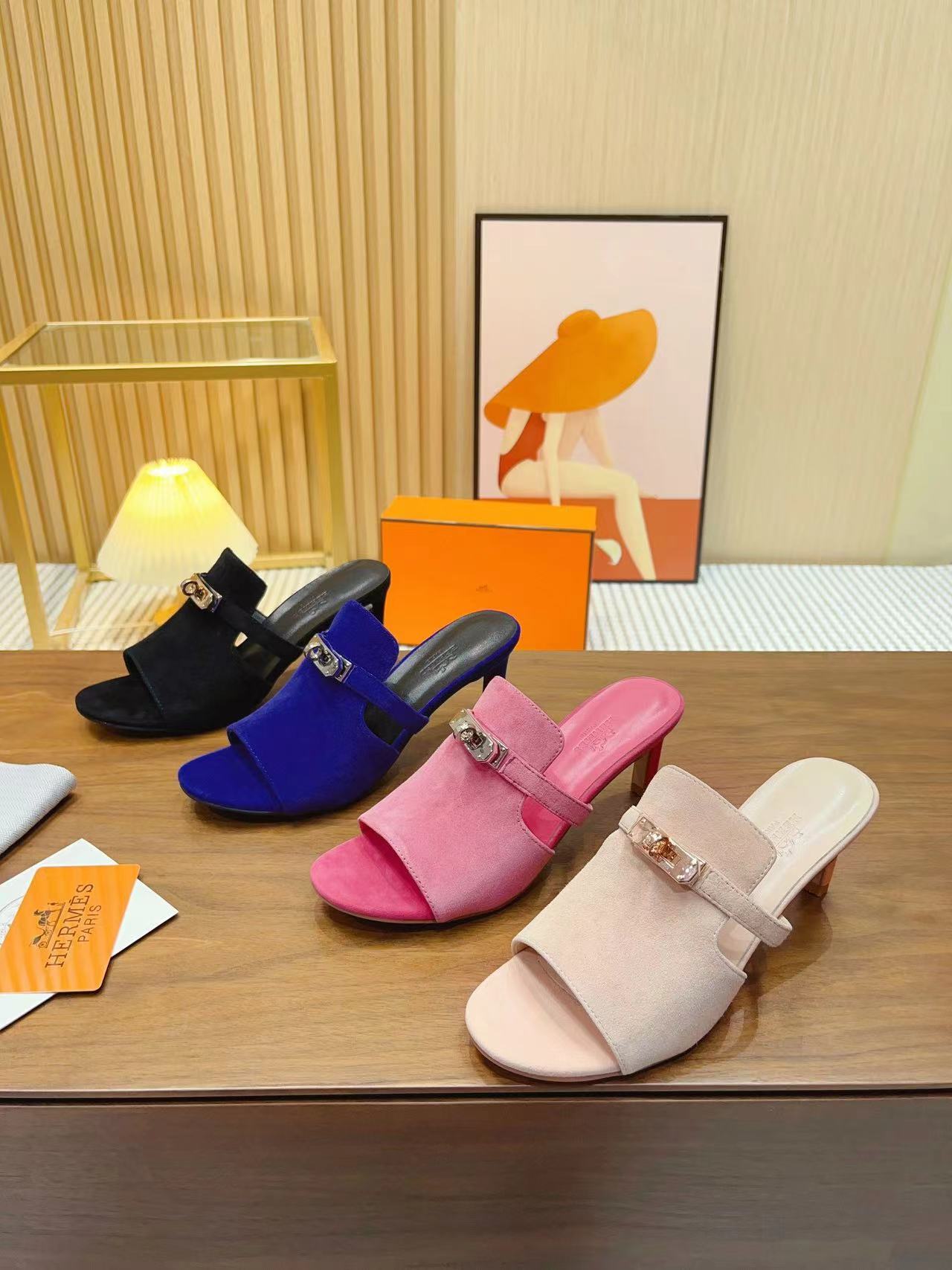 詳細な写真と価格については私に連絡してください。