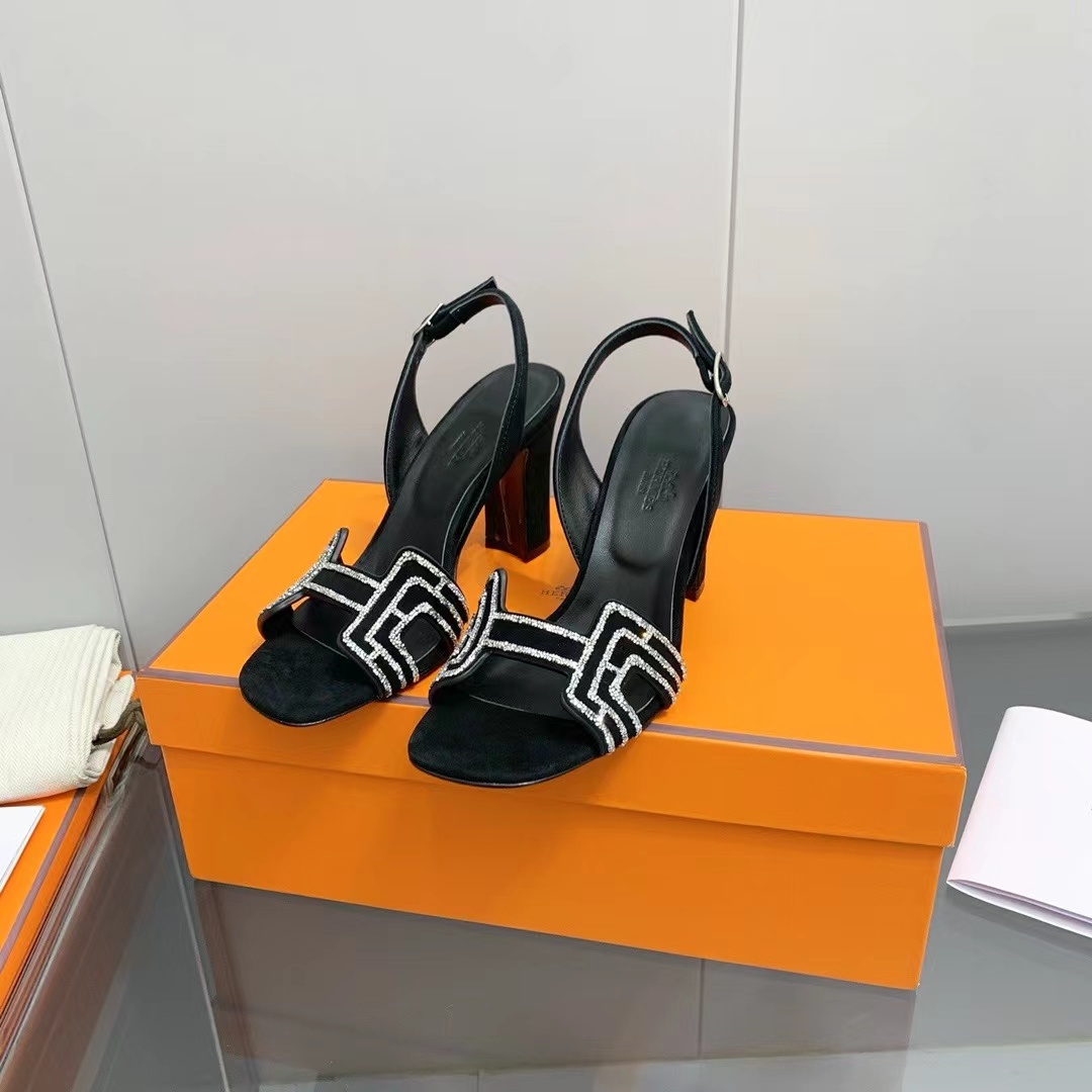 詳細な写真と価格については私に連絡してください。