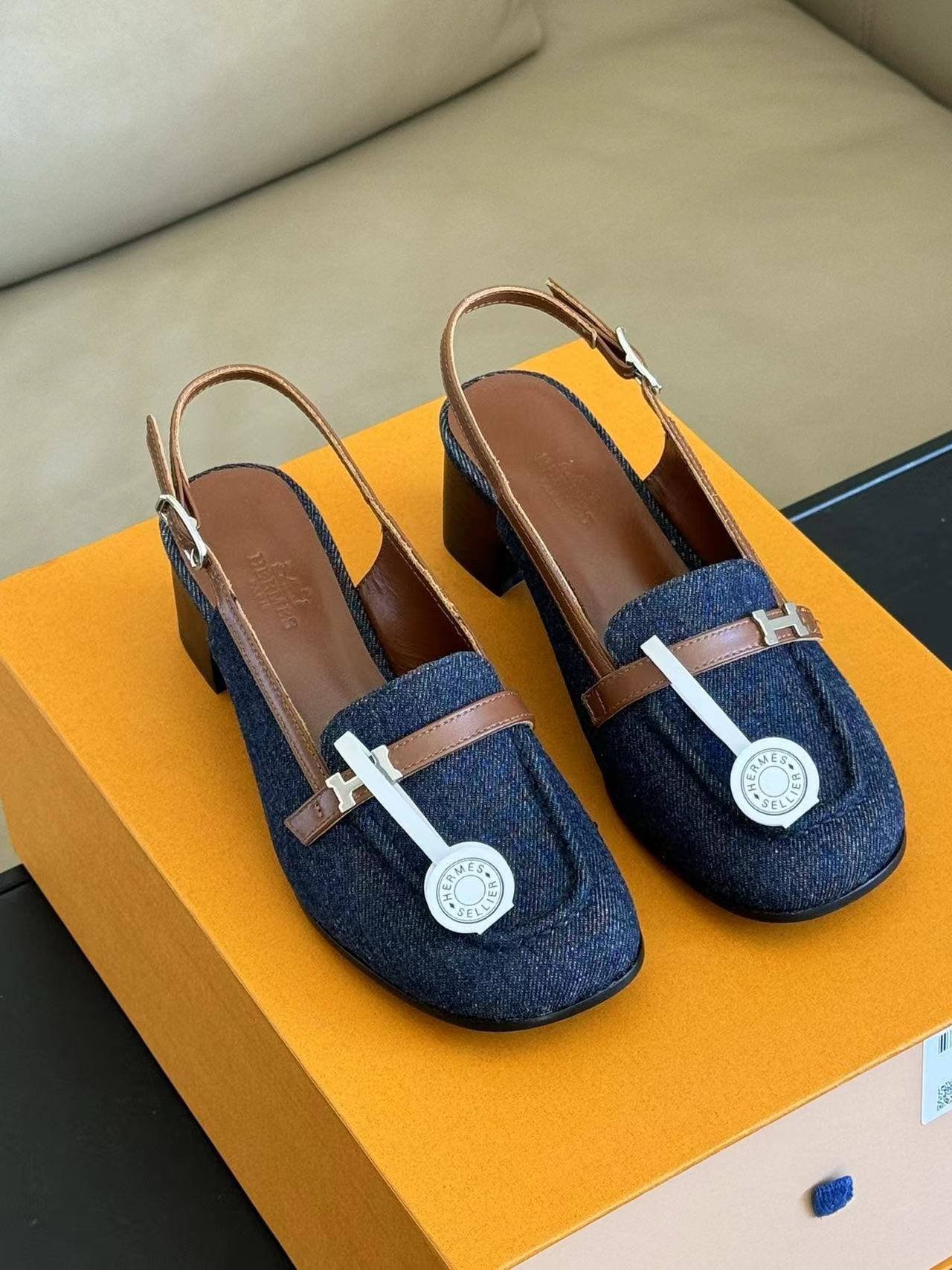 詳細な写真と価格については私に連絡してください。