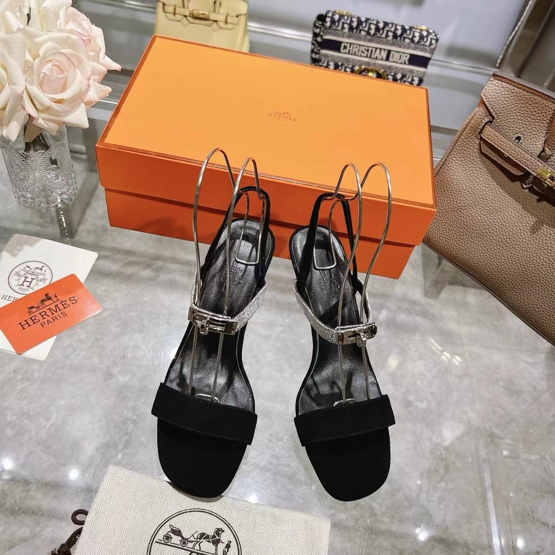 詳細な写真と価格については私に連絡してください。