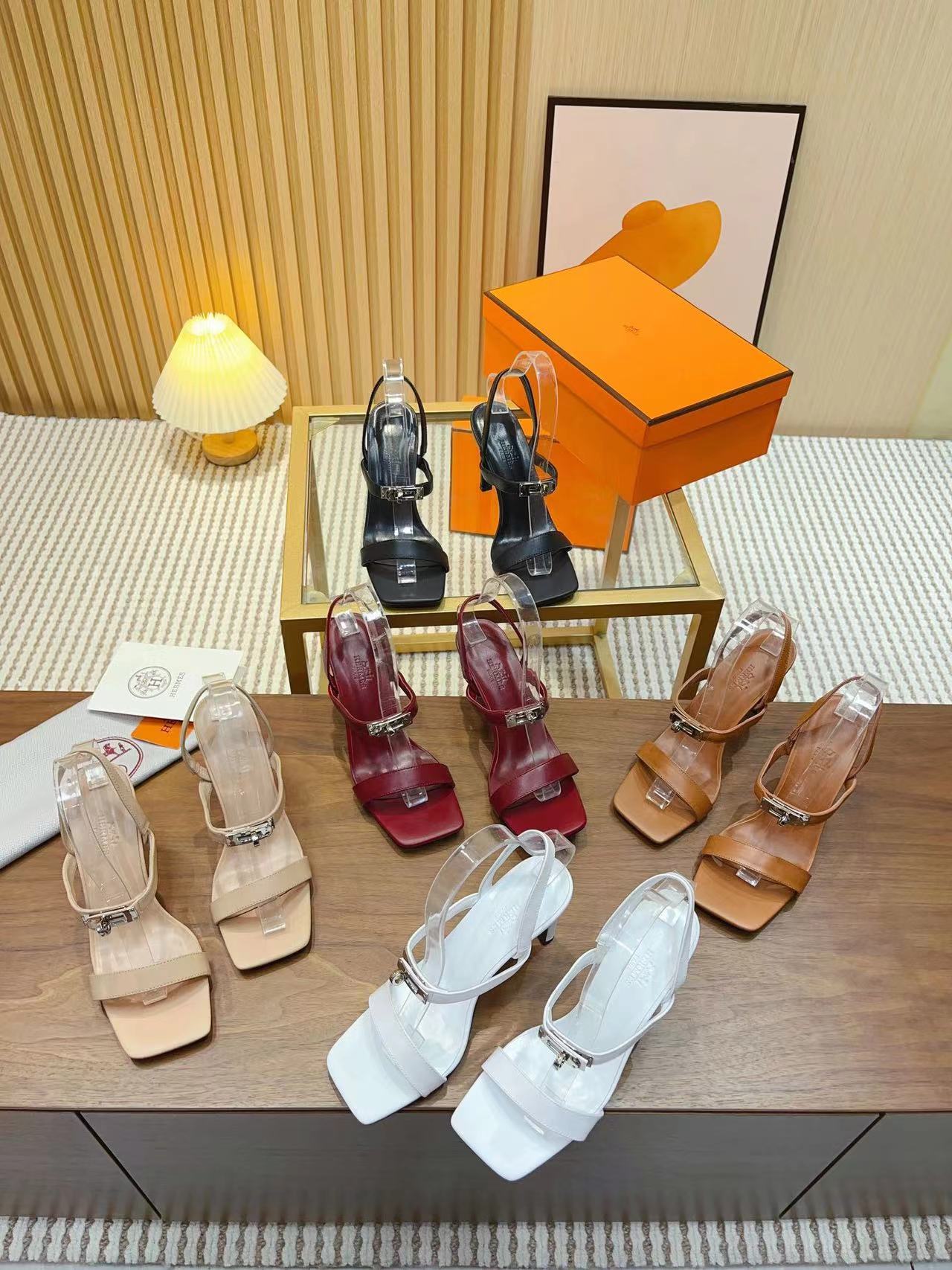 詳細な写真と価格については私に連絡してください。