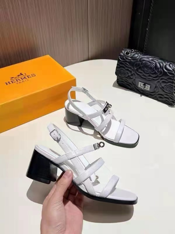 詳細な写真と価格については私に連絡してください。