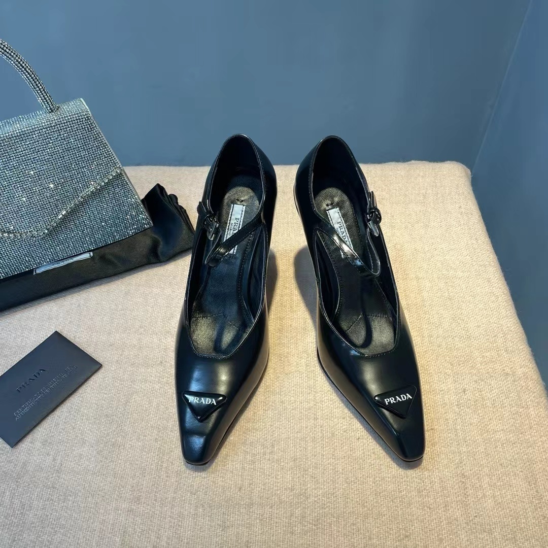 詳細な写真と価格については私に連絡してください。