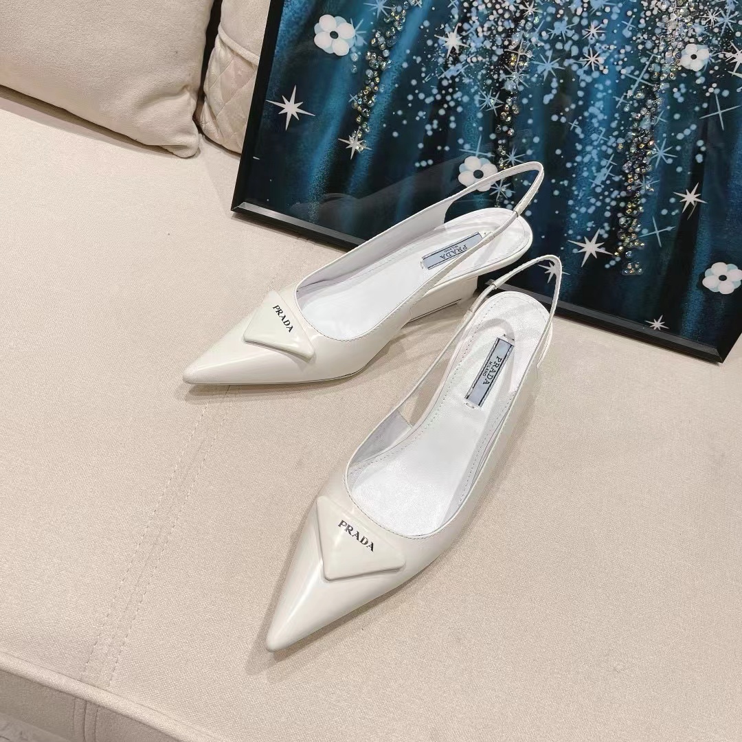 詳細な写真と価格については私に連絡してください。