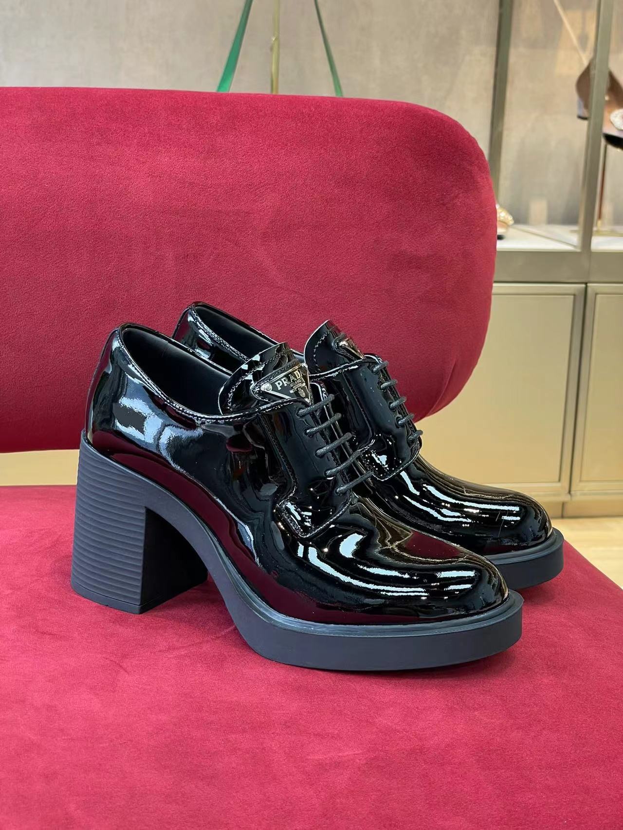 詳細な写真と価格については私に連絡してください。