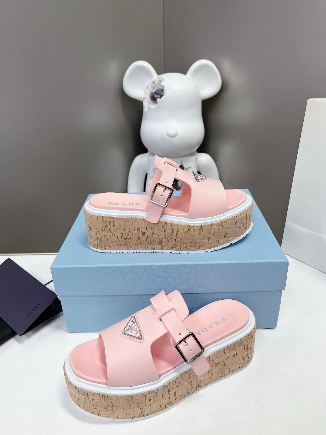 詳細な写真と価格については私に連絡してください。