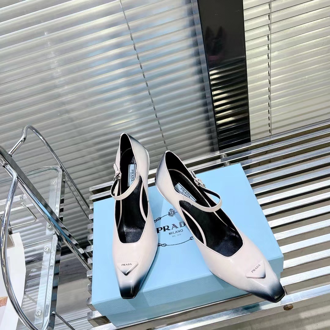 詳細な写真と価格については私に連絡してください。