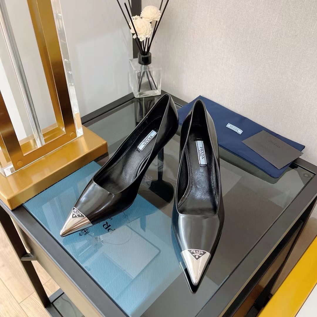 詳細な写真と価格については私に連絡してください。