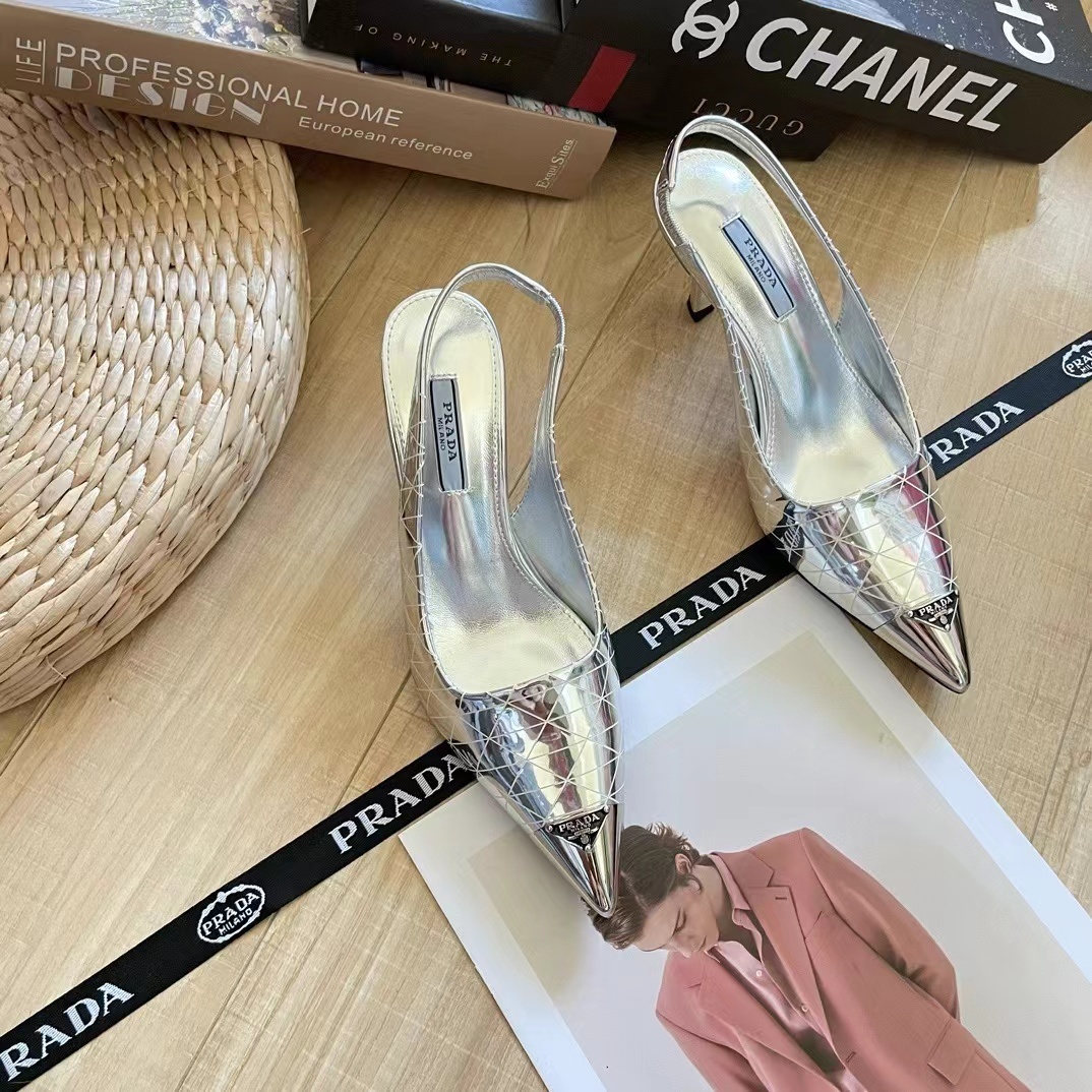 詳細な写真と価格については私に連絡してください。