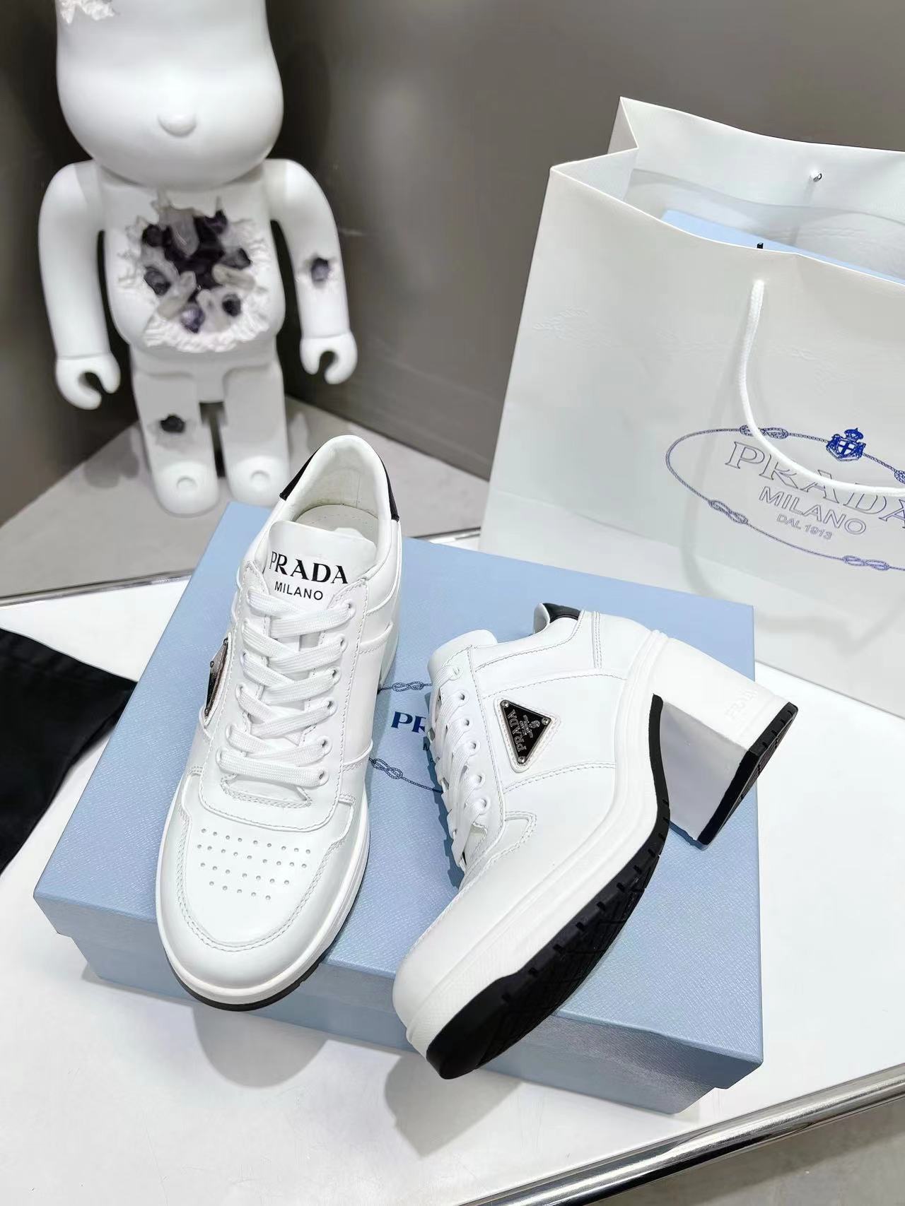 詳細な写真と価格については私に連絡してください。