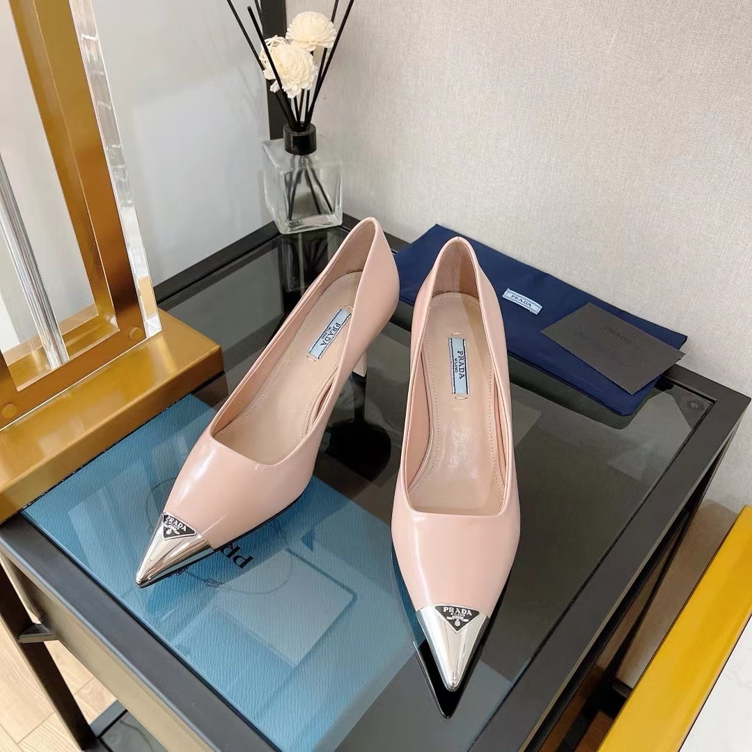 詳細な写真と価格については私に連絡してください。