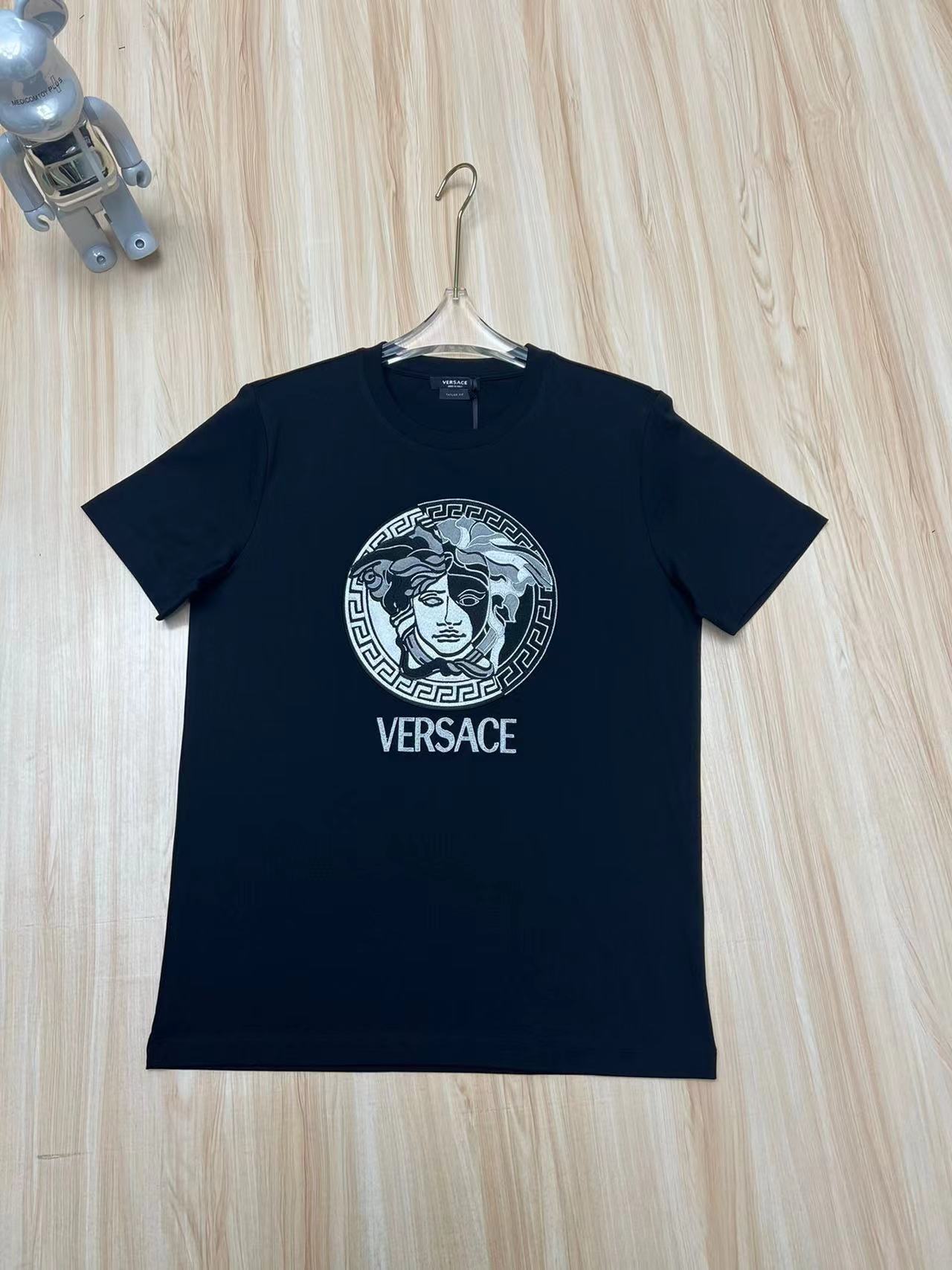 詳細な写真と価格については私に連絡してください。