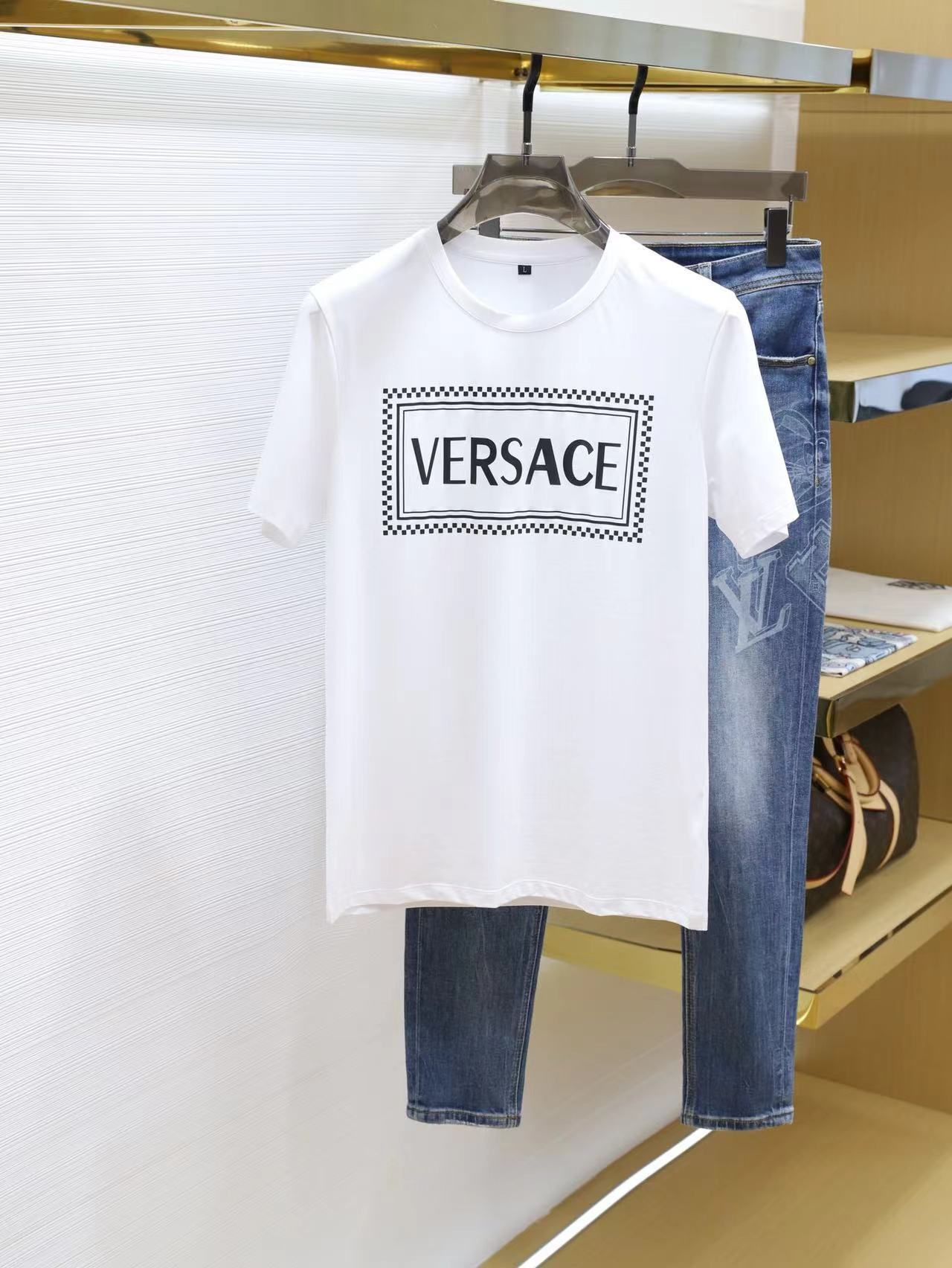 詳細な写真と価格については私に連絡してください。