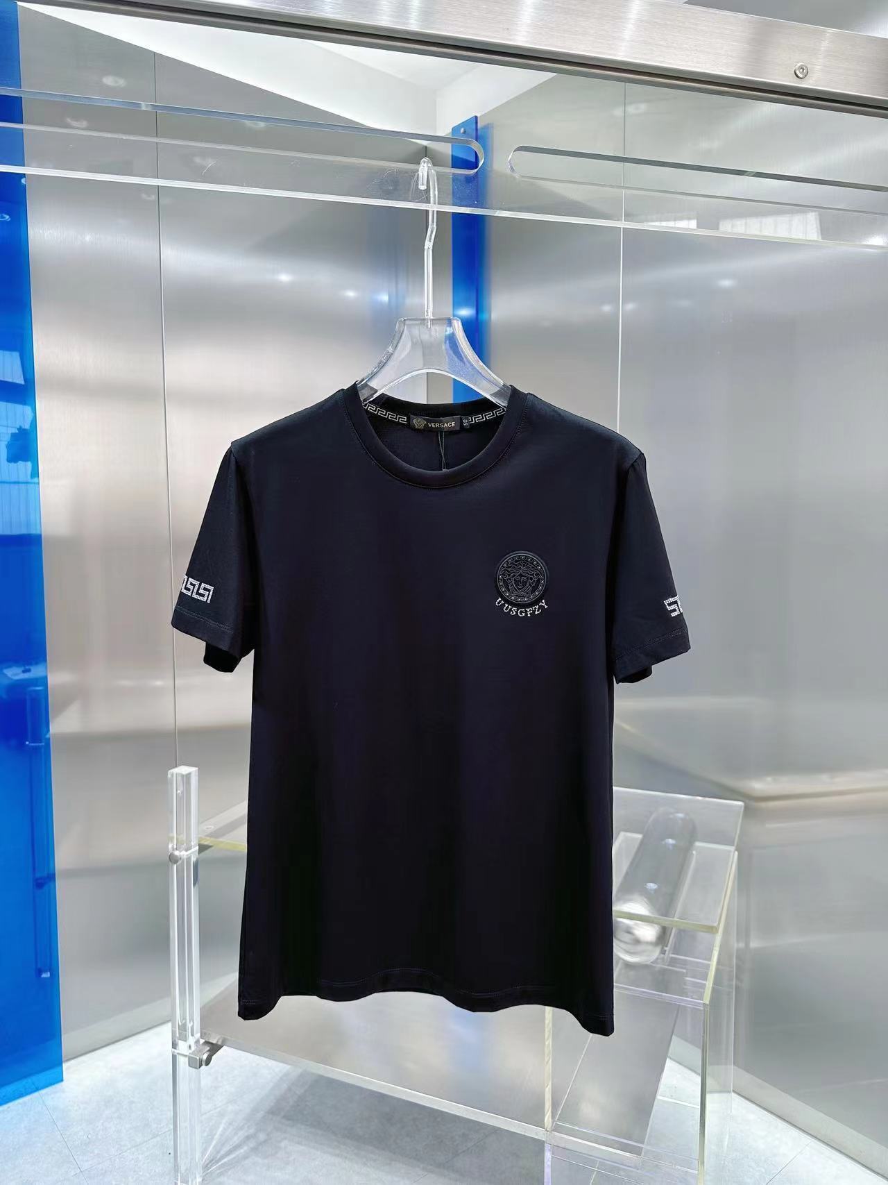 詳細な写真と価格については私に連絡してください。