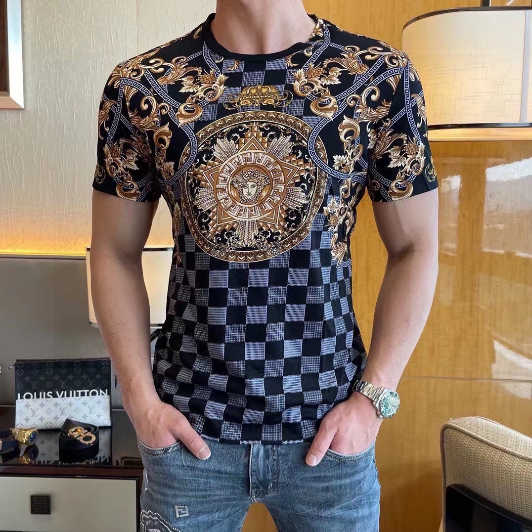 詳細な写真と価格については私に連絡してください。