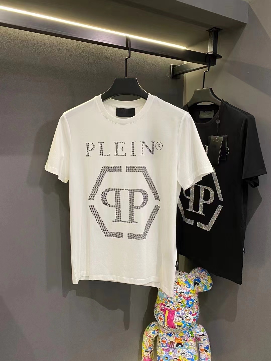 詳細な写真と価格については私に連絡してください。