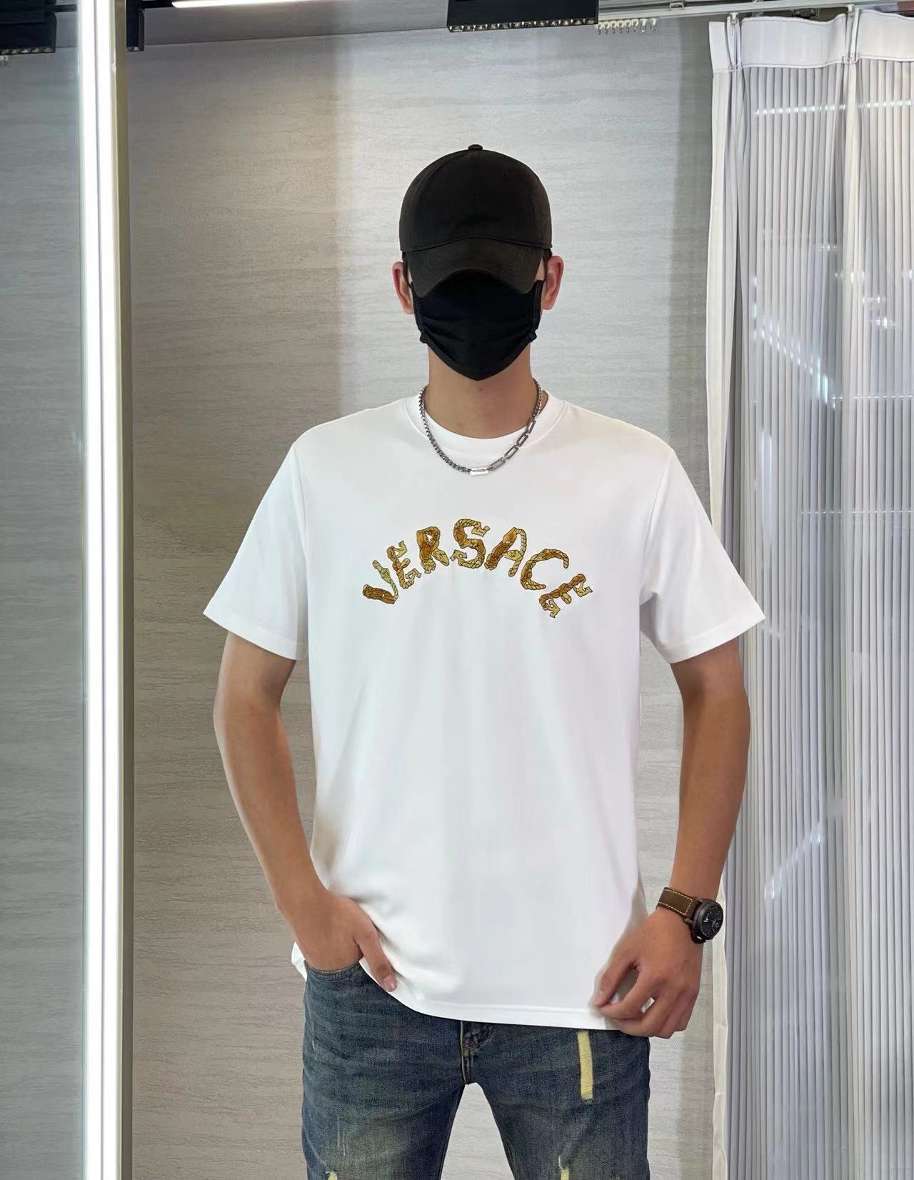 詳細な写真と価格については私に連絡してください。