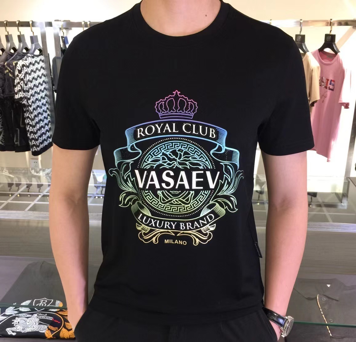 詳細な写真と価格については私に連絡してください。