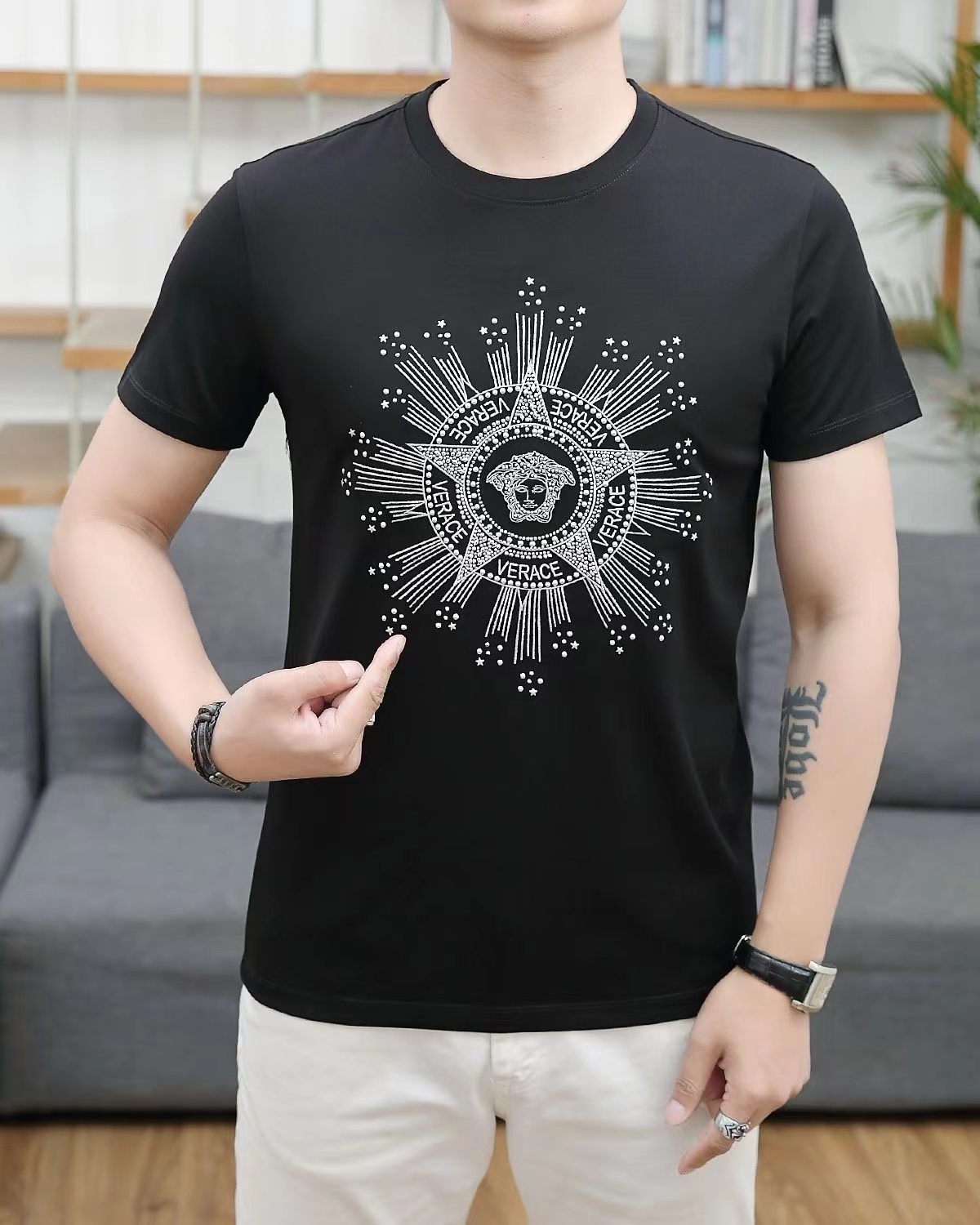 詳細な写真と価格については私に連絡してください。