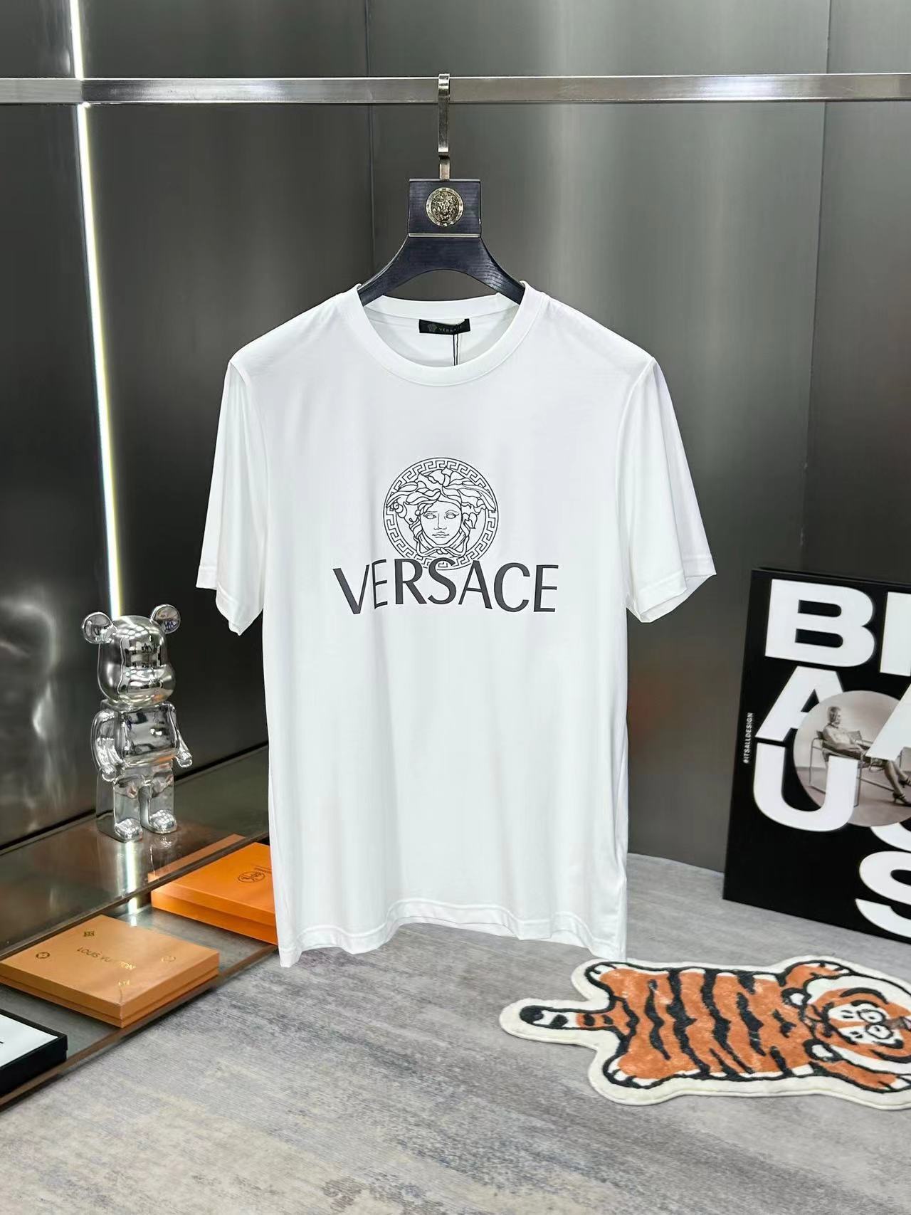 詳細な写真と価格については私に連絡してください。