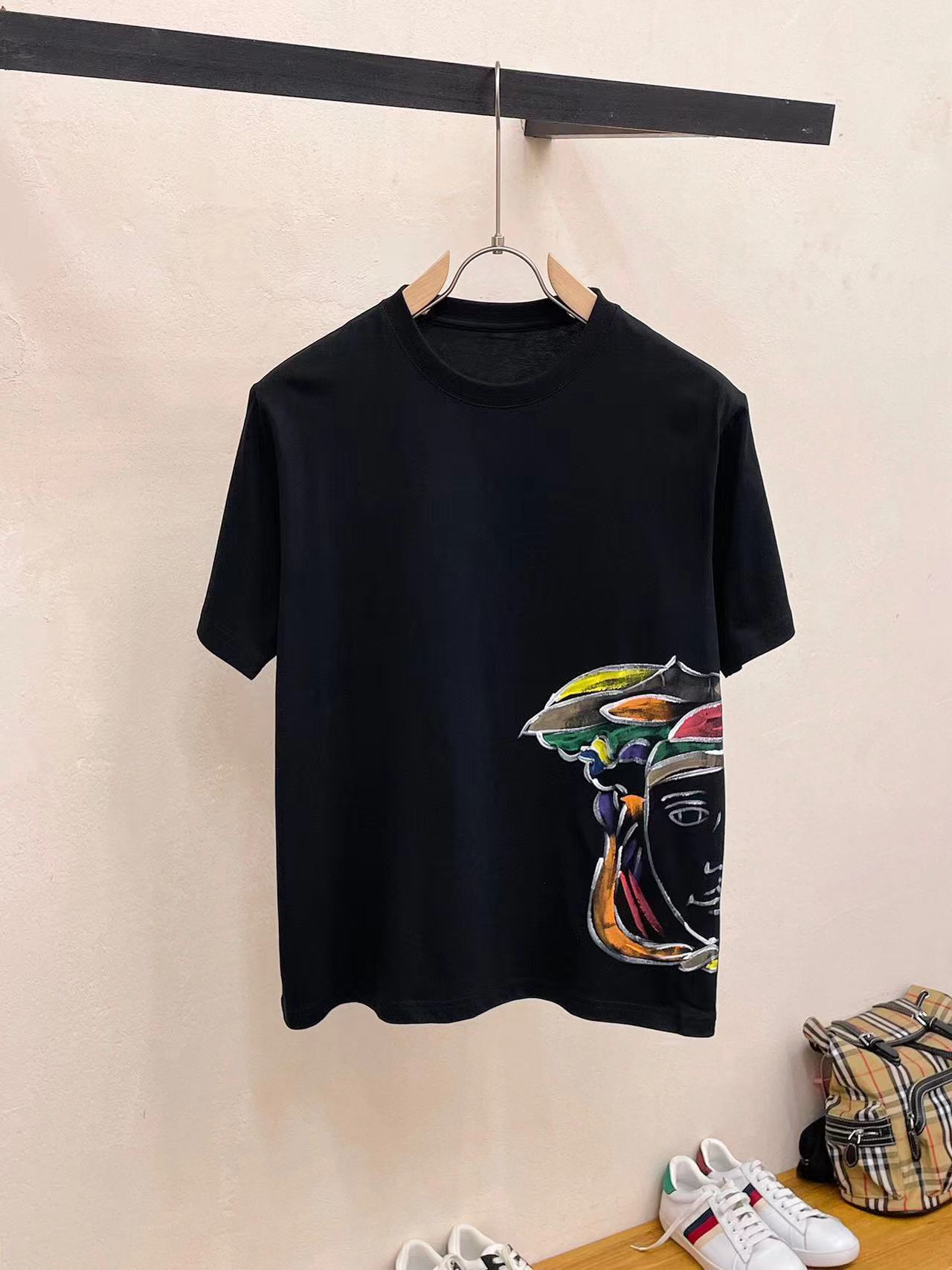 詳細な写真と価格については私に連絡してください。