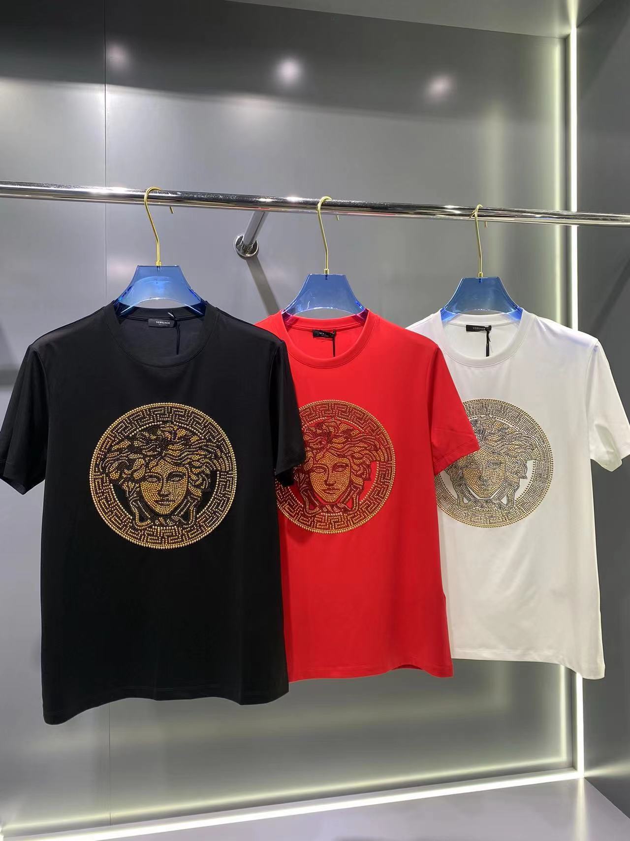 詳細な写真と価格については私に連絡してください。