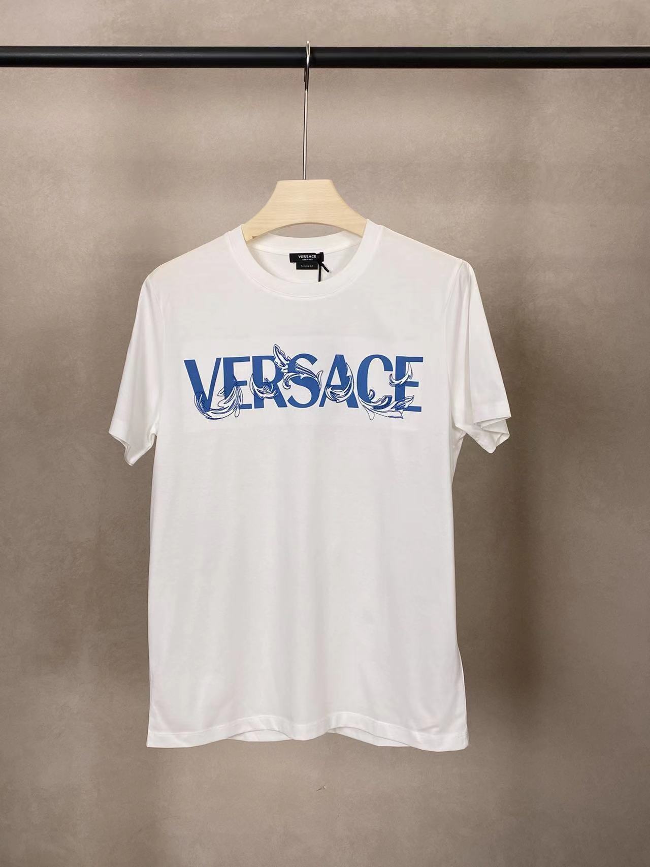 詳細な写真と価格については私に連絡してください。