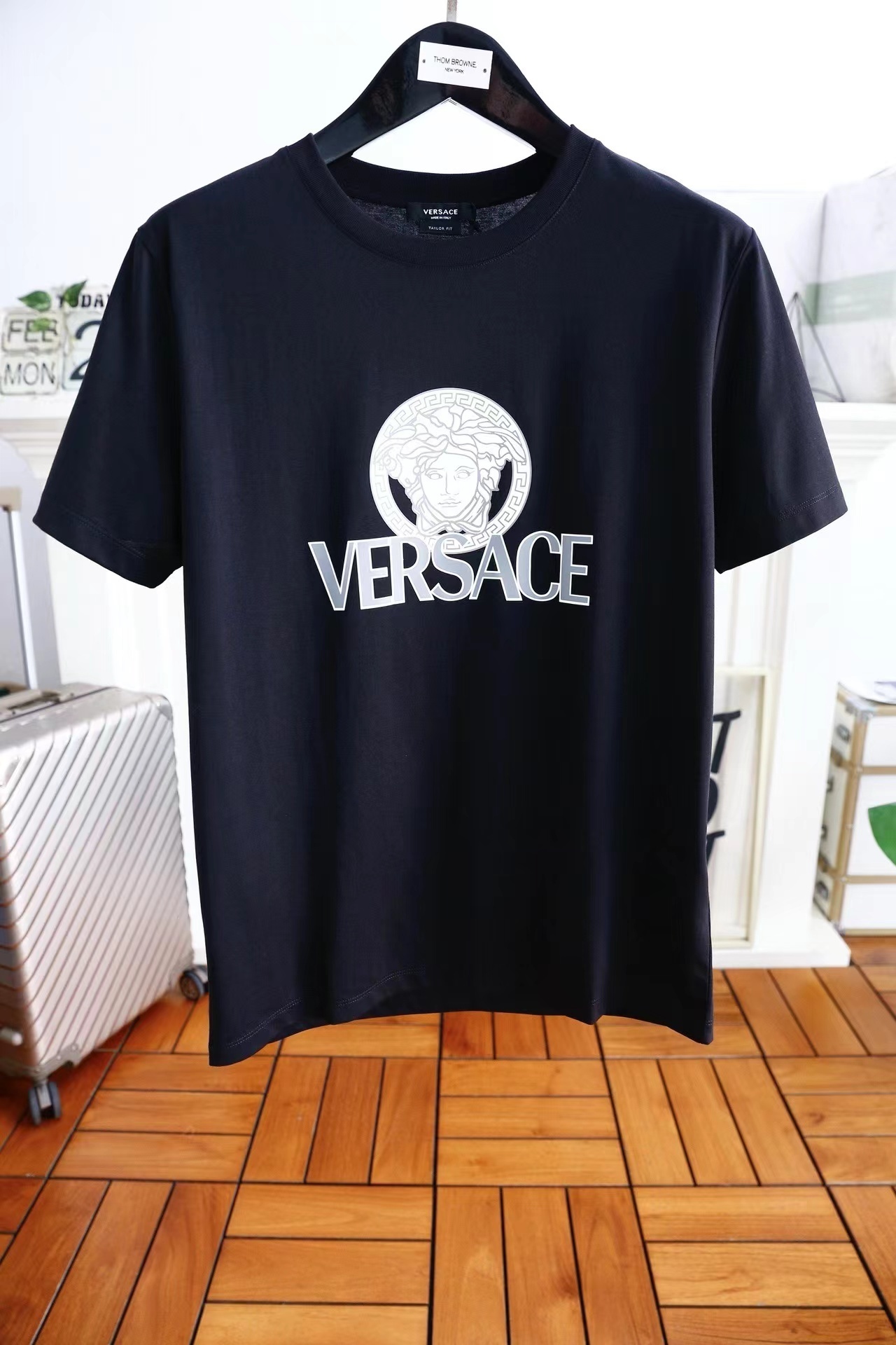 詳細な写真と価格については私に連絡してください。