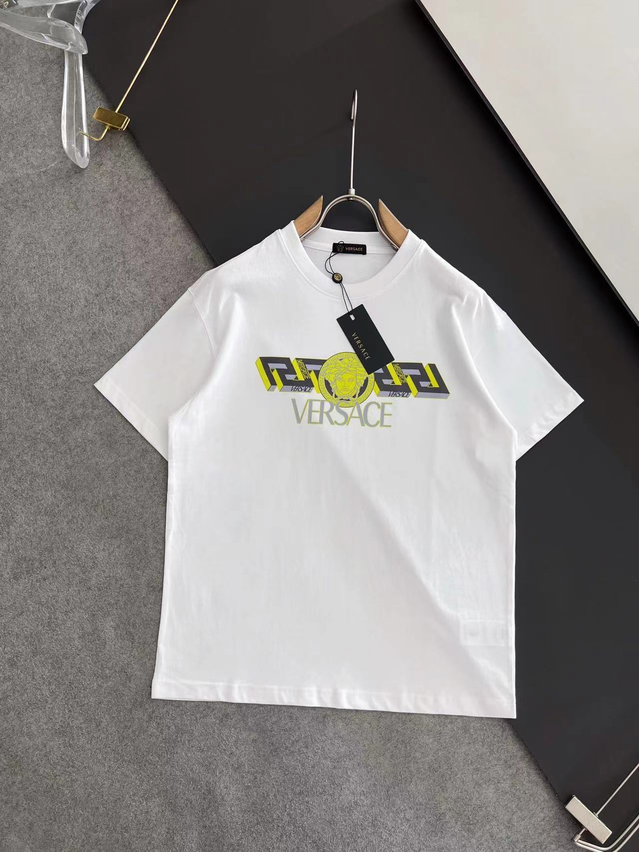 詳細な写真と価格については私に連絡してください。