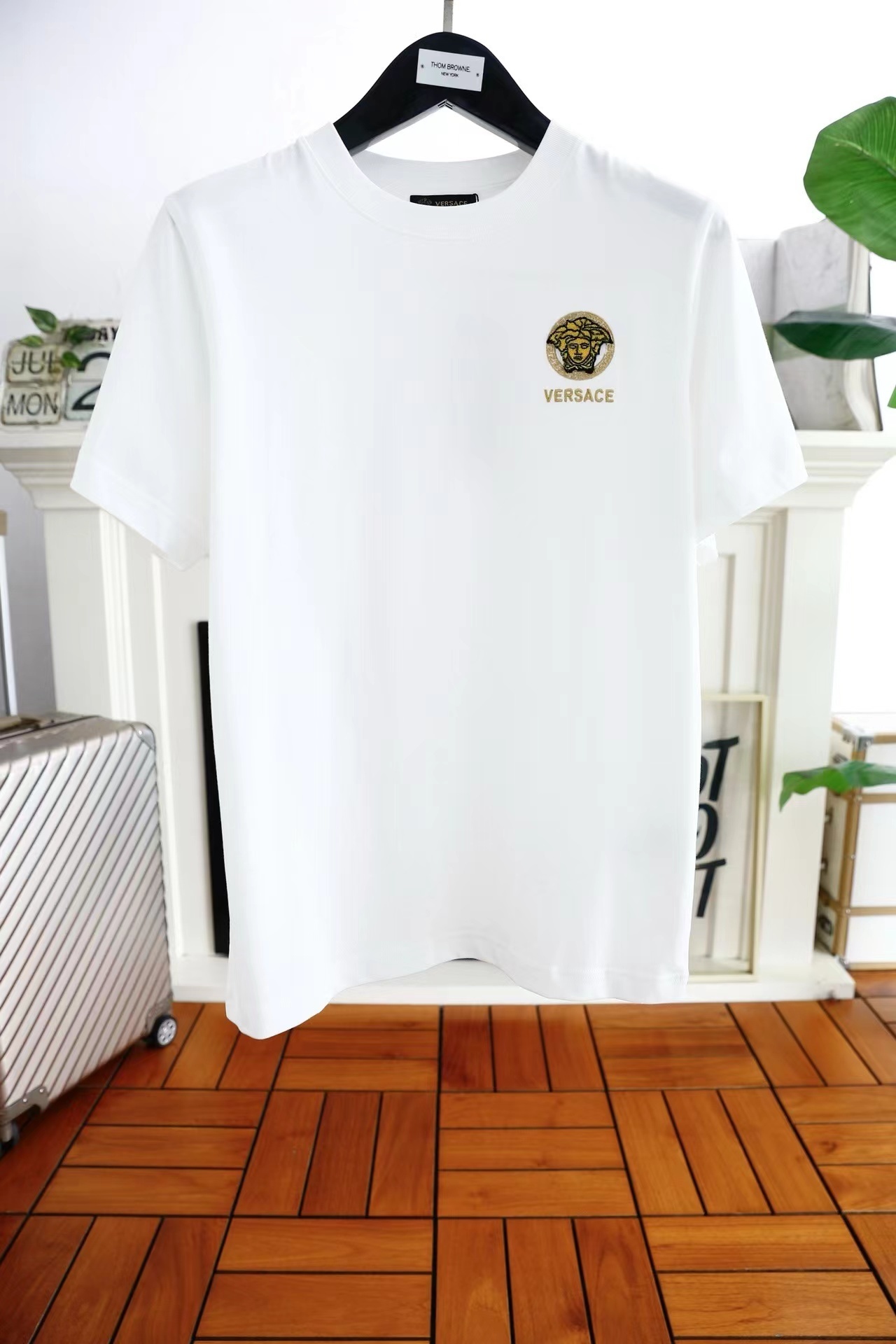 詳細な写真と価格については私に連絡してください。