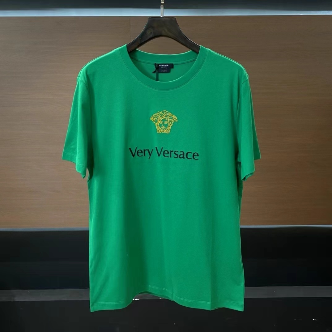 詳細な写真と価格については私に連絡してください。