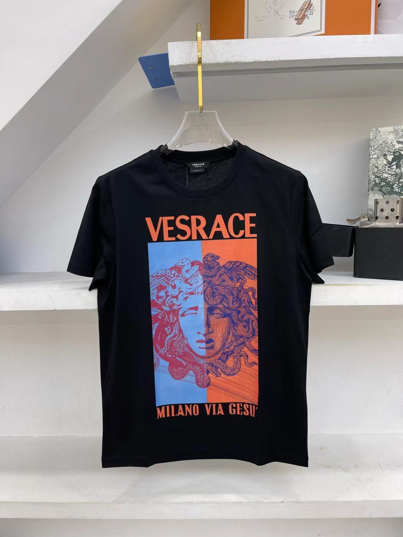 詳細な写真と価格については私に連絡してください。