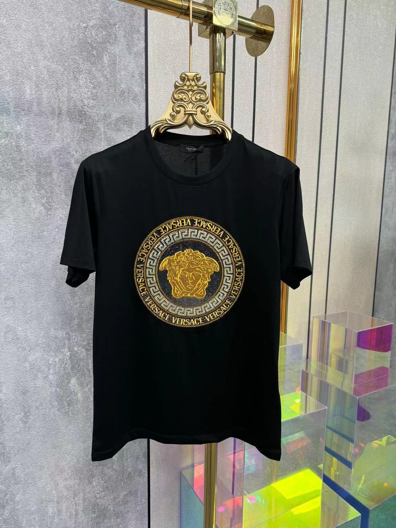 詳細な写真と価格については私に連絡してください。