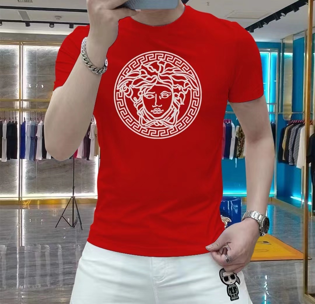 詳細な写真と価格については私に連絡してください。