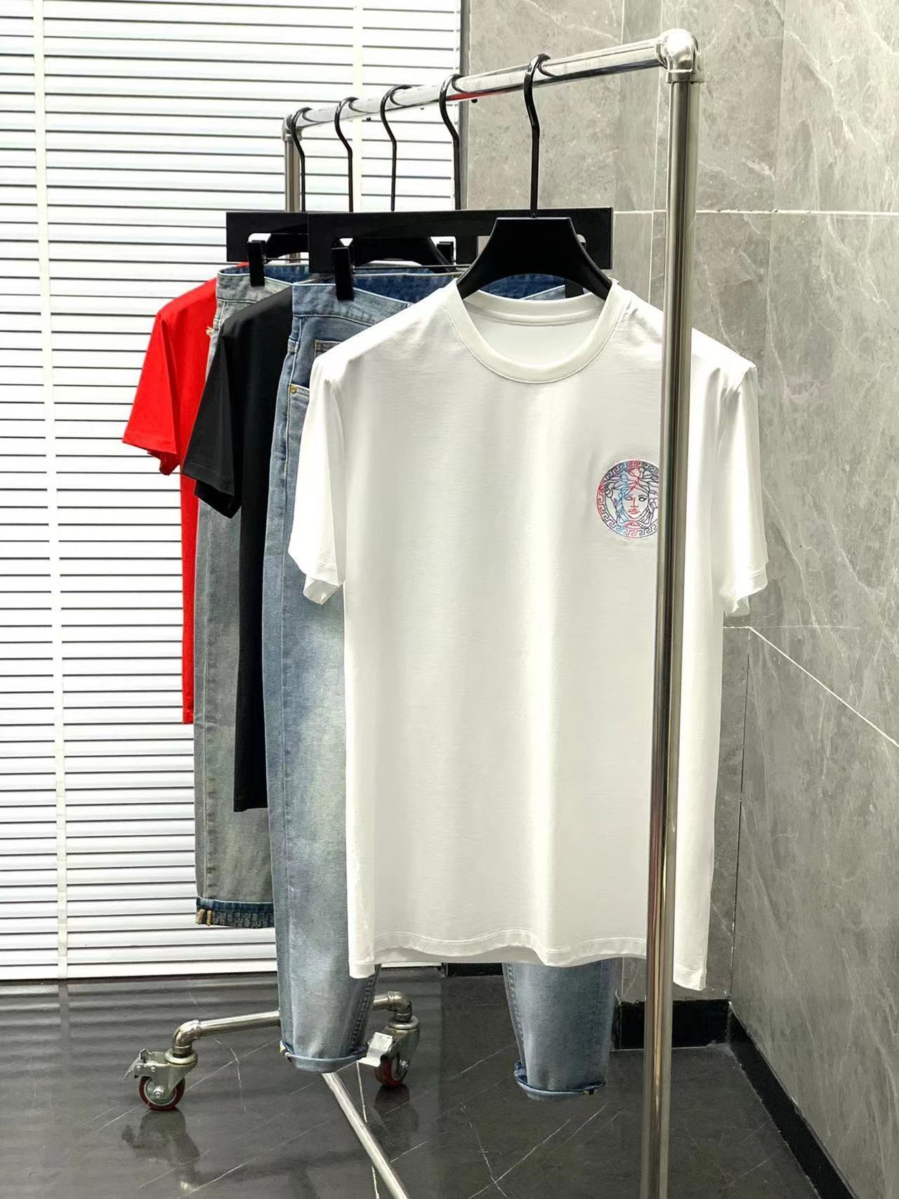 詳細な写真と価格については私に連絡してください。