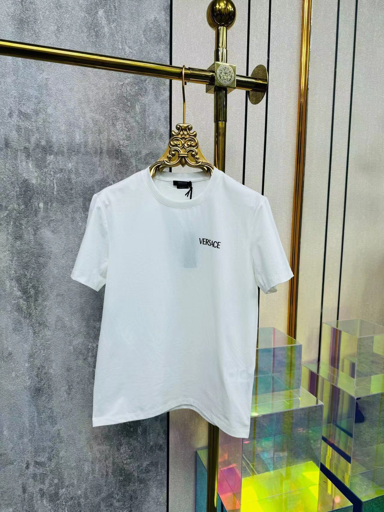 詳細な写真と価格については私に連絡してください。